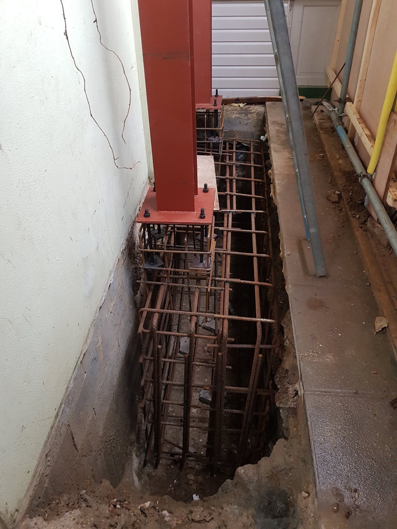 Reinforced ground beam and structural steel column base preparation